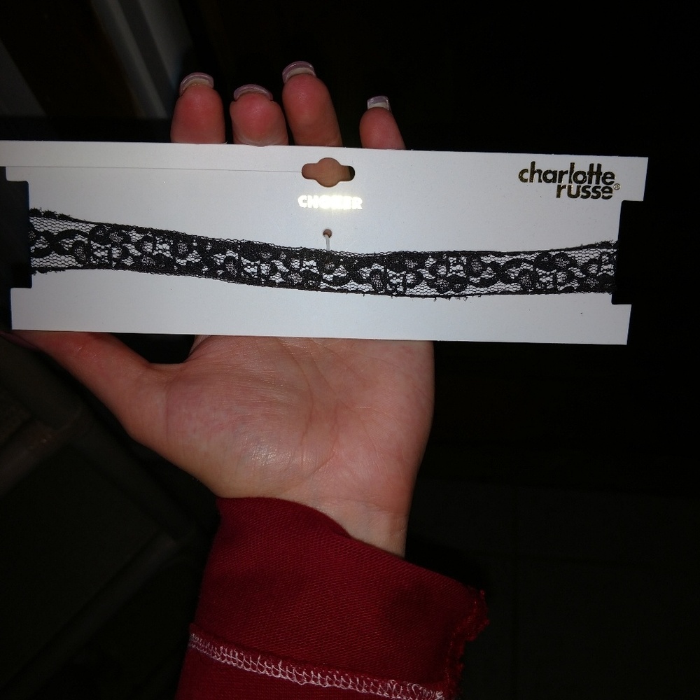 Brand new never worn tags on choker
